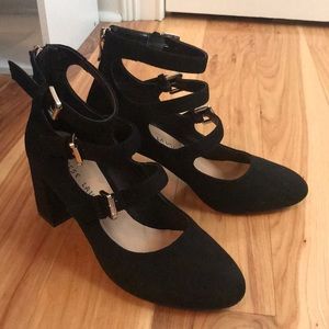 Black heels with buckle straps!